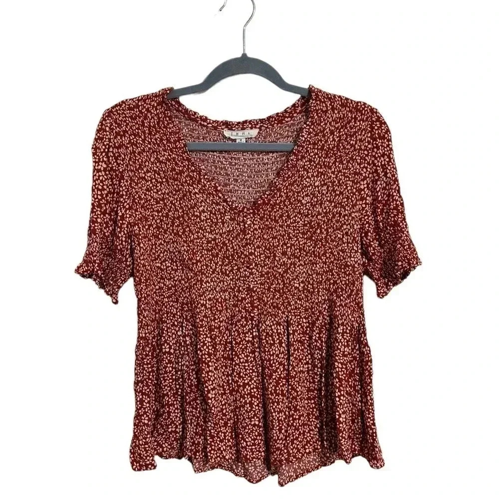 THML Women’s Red and White Floral Ribbed Flow Button V Neck Top size M